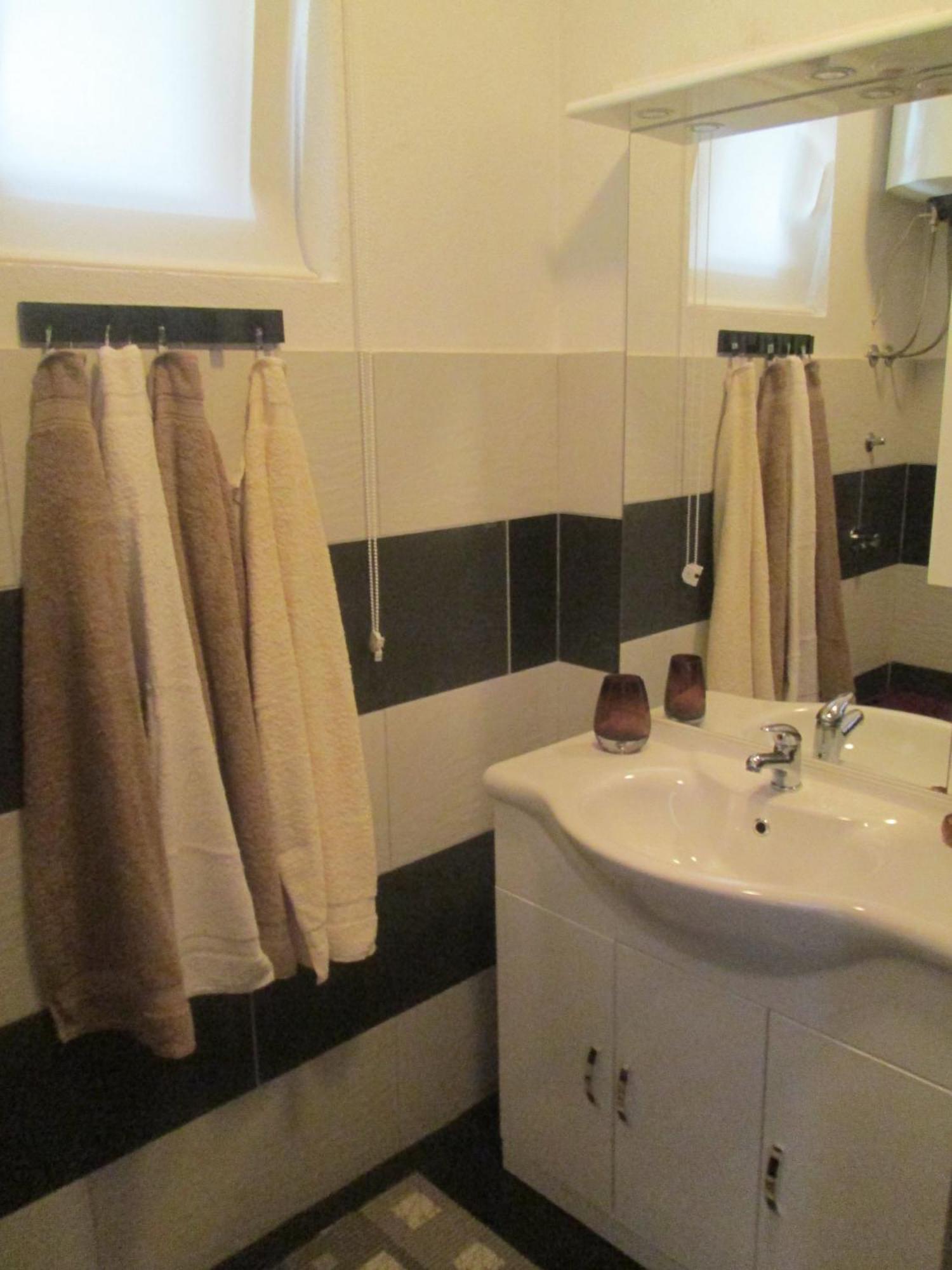 Apartmani Dragicevic Vir Phòng bức ảnh