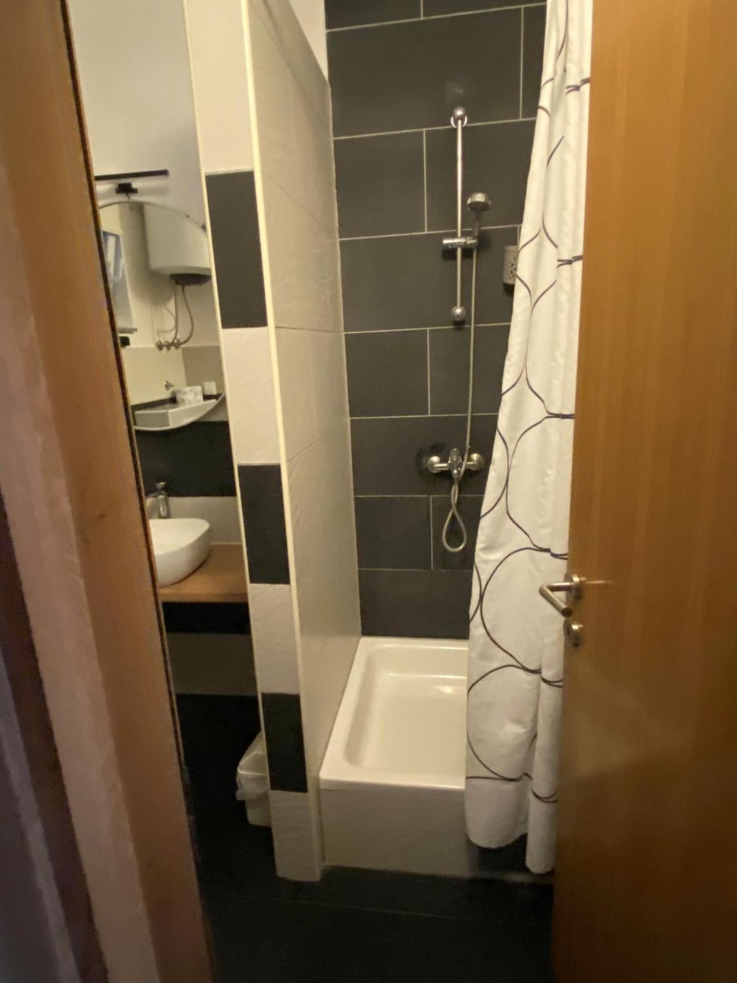 Apartmani Dragicevic Vir Ngoại thất bức ảnh